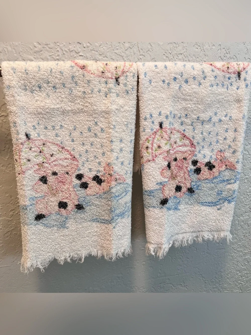 Vintage Leshner Mills Pigs in the Rain Hand Towels Made USA
